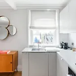 Notting Hill Home On Tree-Lined Street Near Tube Stations