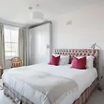 Notting Hill Home On Tree-Lined Street Near Tube Stations