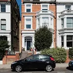 Notting Hill Home On Tree-Lined Street Near Tube Stations