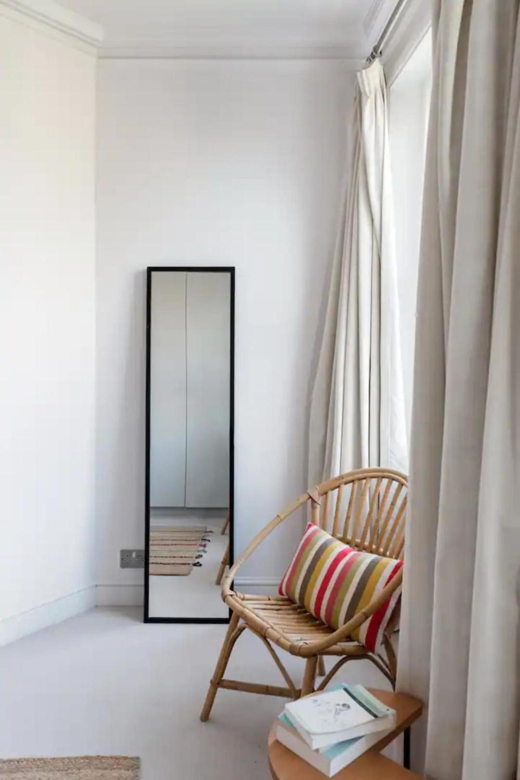 Appartamento Notting Hill On Tree-lined Street Near Tube Stations Londra